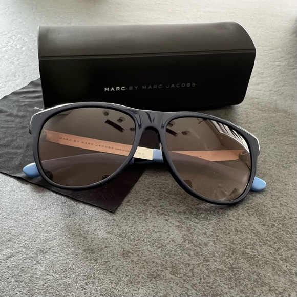 MARC BY MARC JACOBS New Blue Sunglasses - Picture 13 of 16
